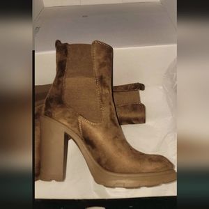 Nine West Ream Medium Natural Booties